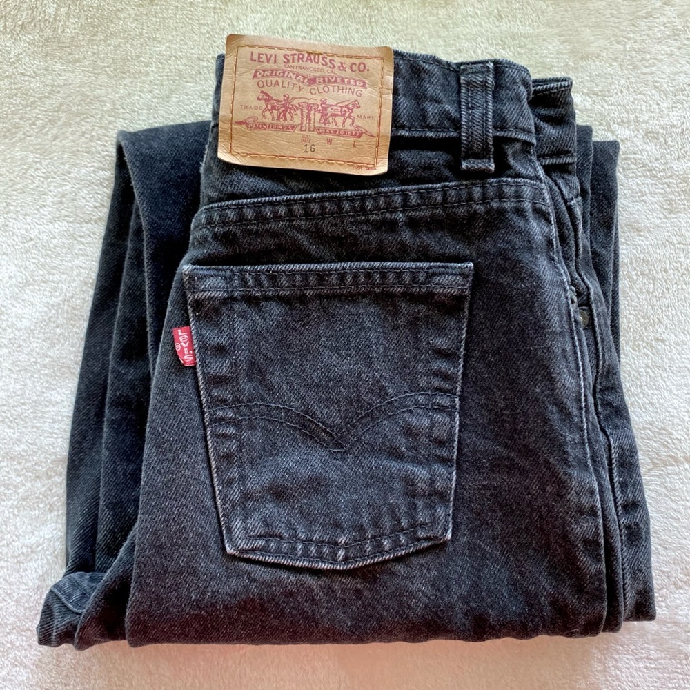Vintage Levi’s 535 high-waisted black jeans. 🖤 - Picture 5 of 5